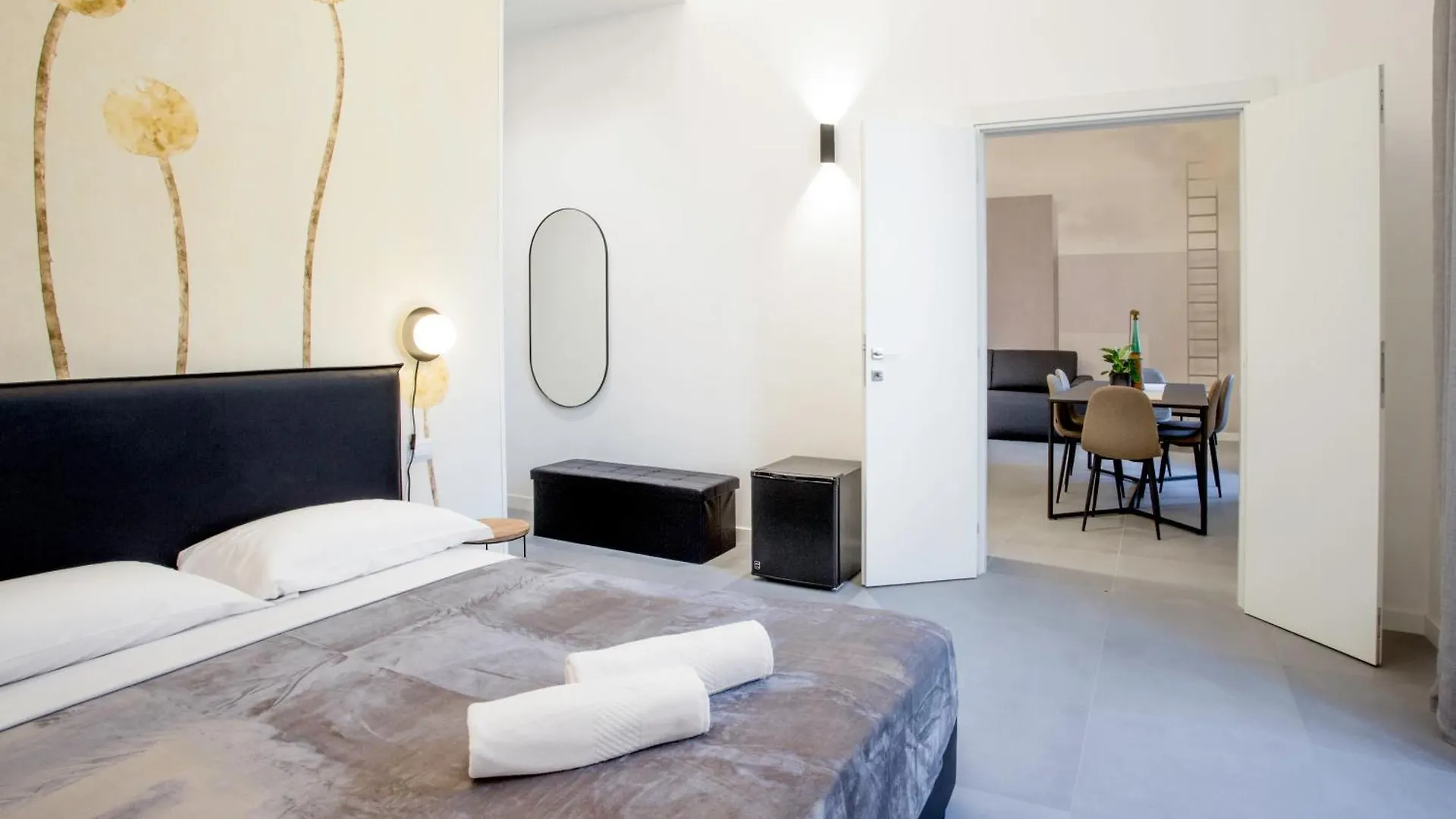 Re Di Roma Luxury Suite